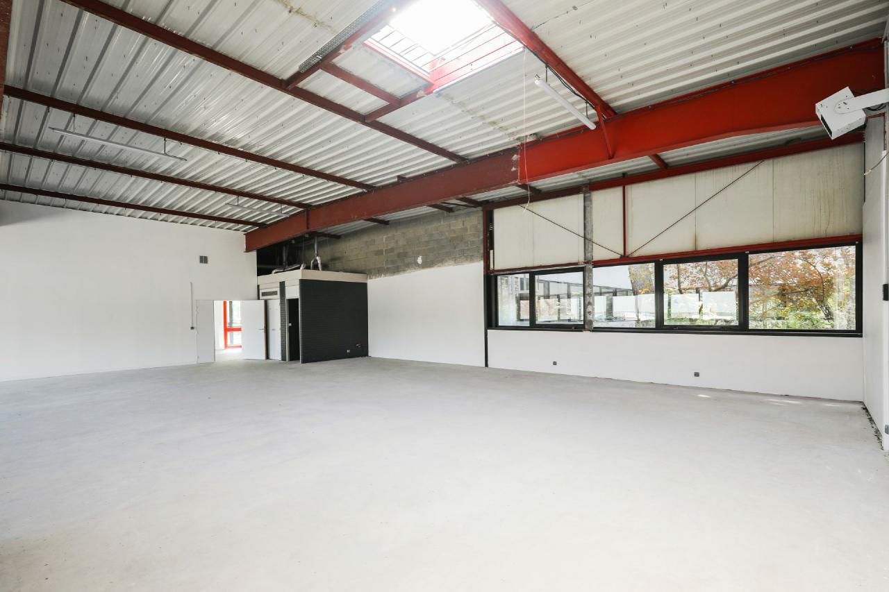 Local d'activité Villebon-sur-Yvette 308m² Location local d'activité Villebon-sur-Yvette Essonne OLACT2421036 1
